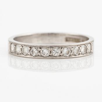 Ring, 18K white gold with brilliant-cut diamonds.