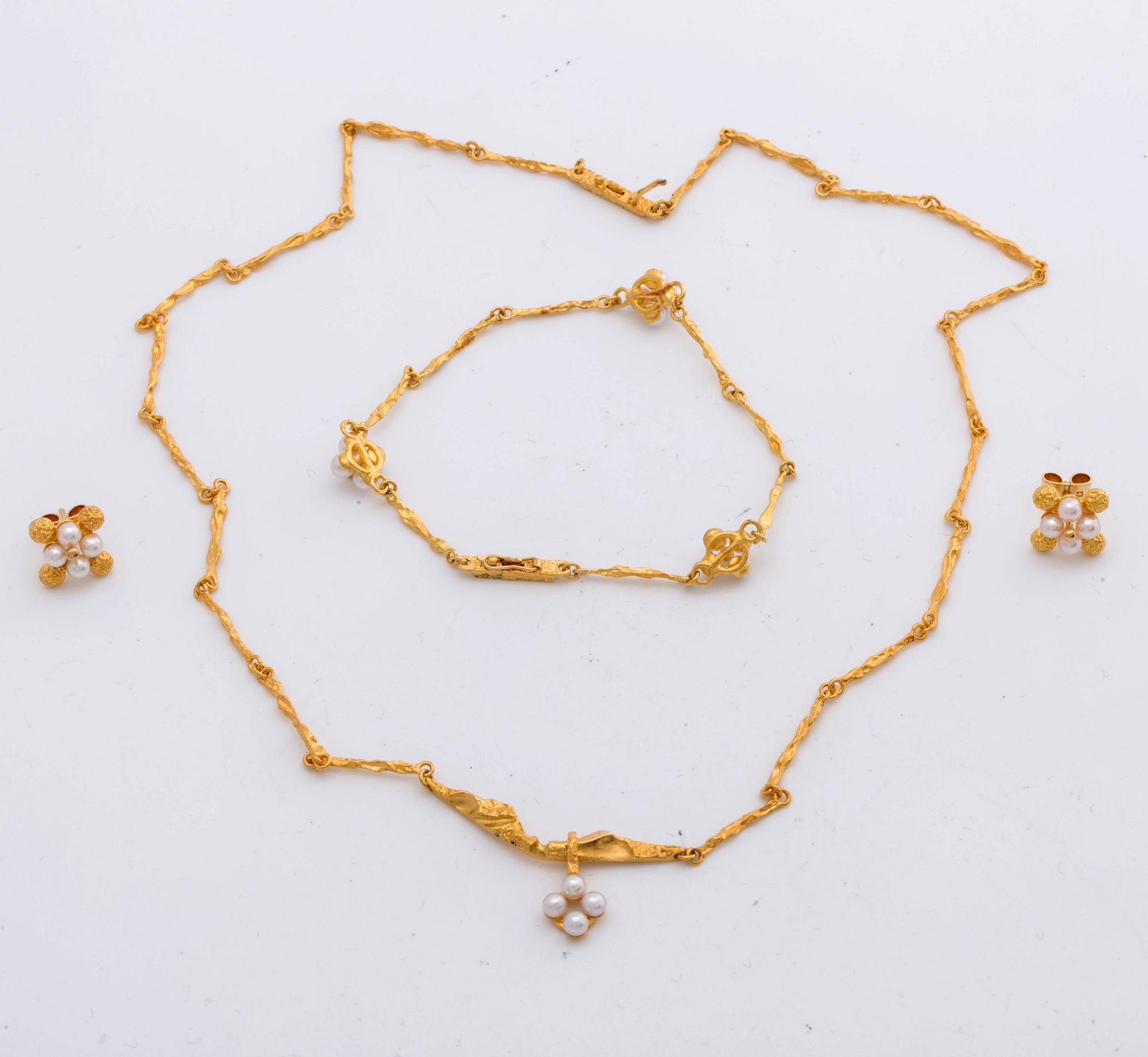 LAPPONIA, parure, 18K gold and cultured pearls approx 3 mm, design Björn Weckström 1999, certificate and original box.
