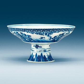 1762. TAZZA, porslin. Sen Qing dynasti.