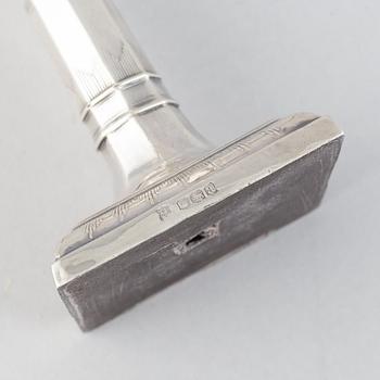 Thomas Bradbury & Sons Ltd, kolonnljusstakar, ett par, silver, Sheffield 1918.