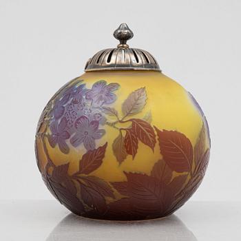 Emile Gallé, a cameo glass oil lamp, Art Nouveau, Nancy, France, circa 1900.