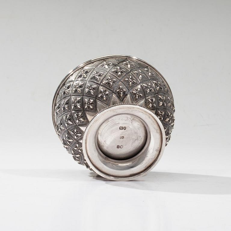 SKÅL, sterling silver, London 1869. Vikt 216 g.