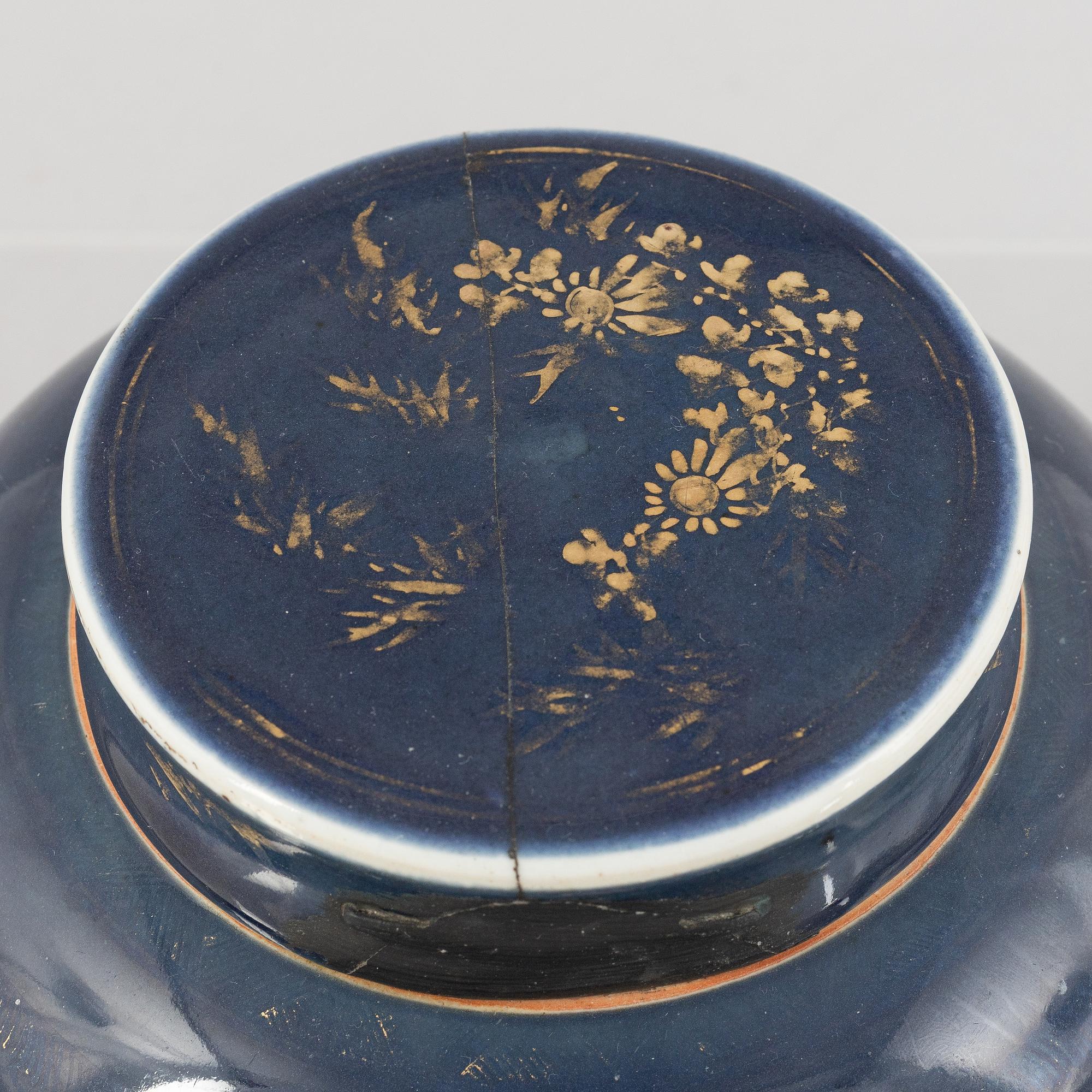 A powder blue pot, Qing dynasty, 18th century.