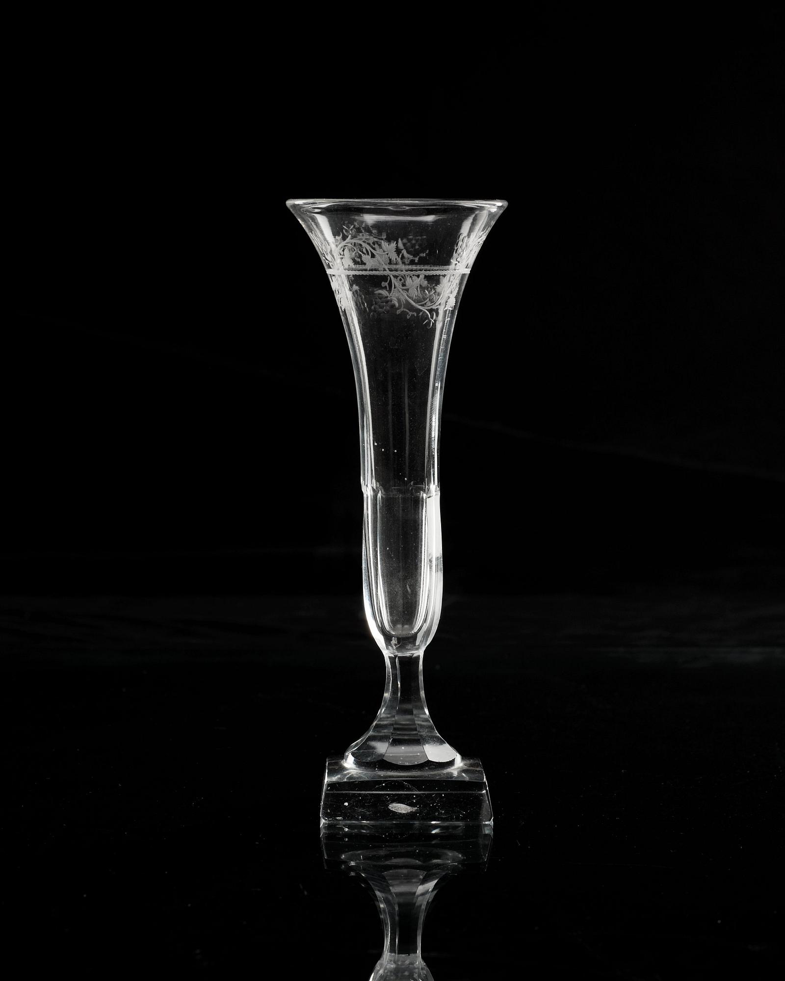 CHAMPAGNESTRUTAR, nio stycken, glas. 1800-tal.