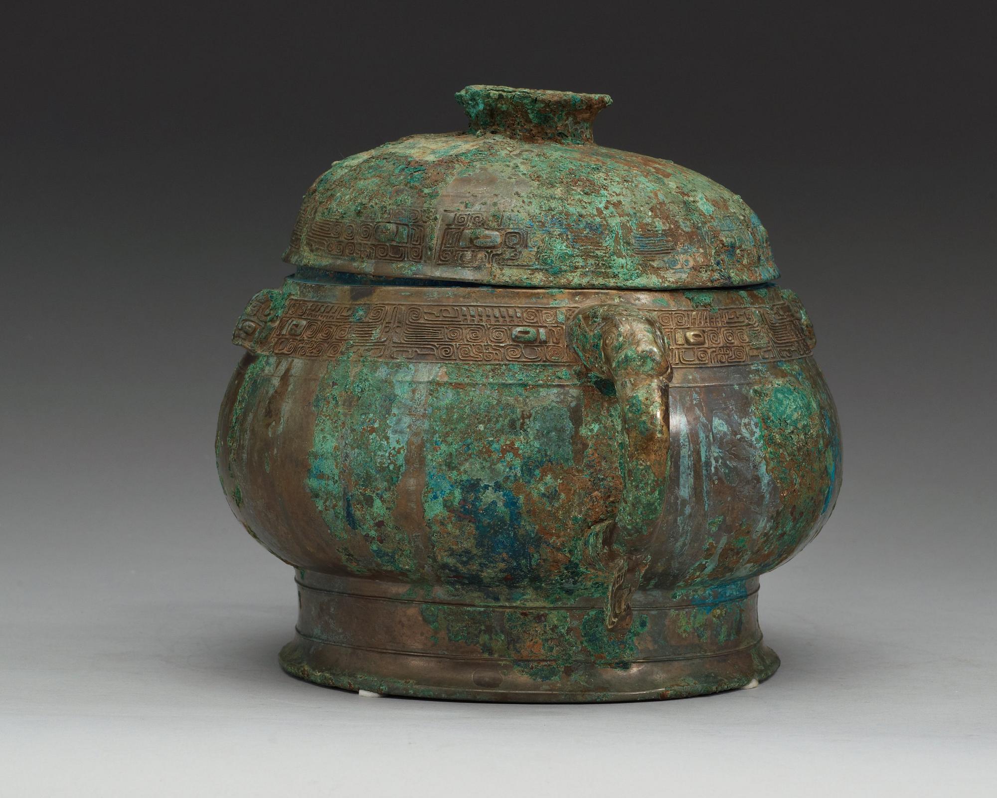 An archaic bronze food vessel, gui, presumably Shang Dynasty (c. 1600-1040 BC)/early Zhou Dynasty (1040-256 BC).