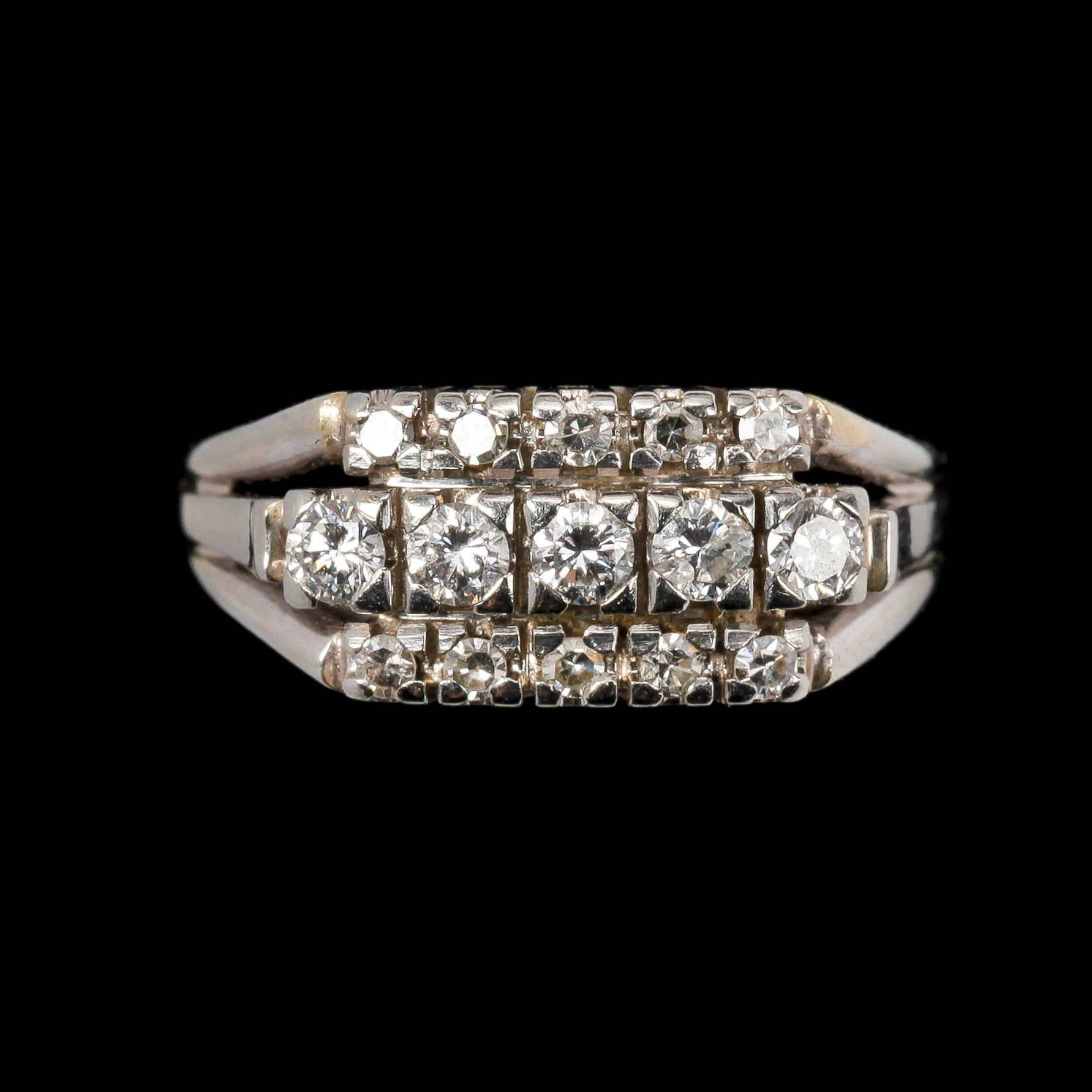 RING, 18k vitguld med briljantslipade diamanter, tot 0.49 ct enl inskription.
