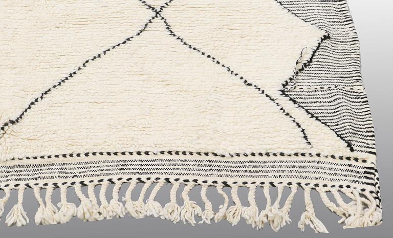 MATTA, Marocko, ca 305 x 220 cm.