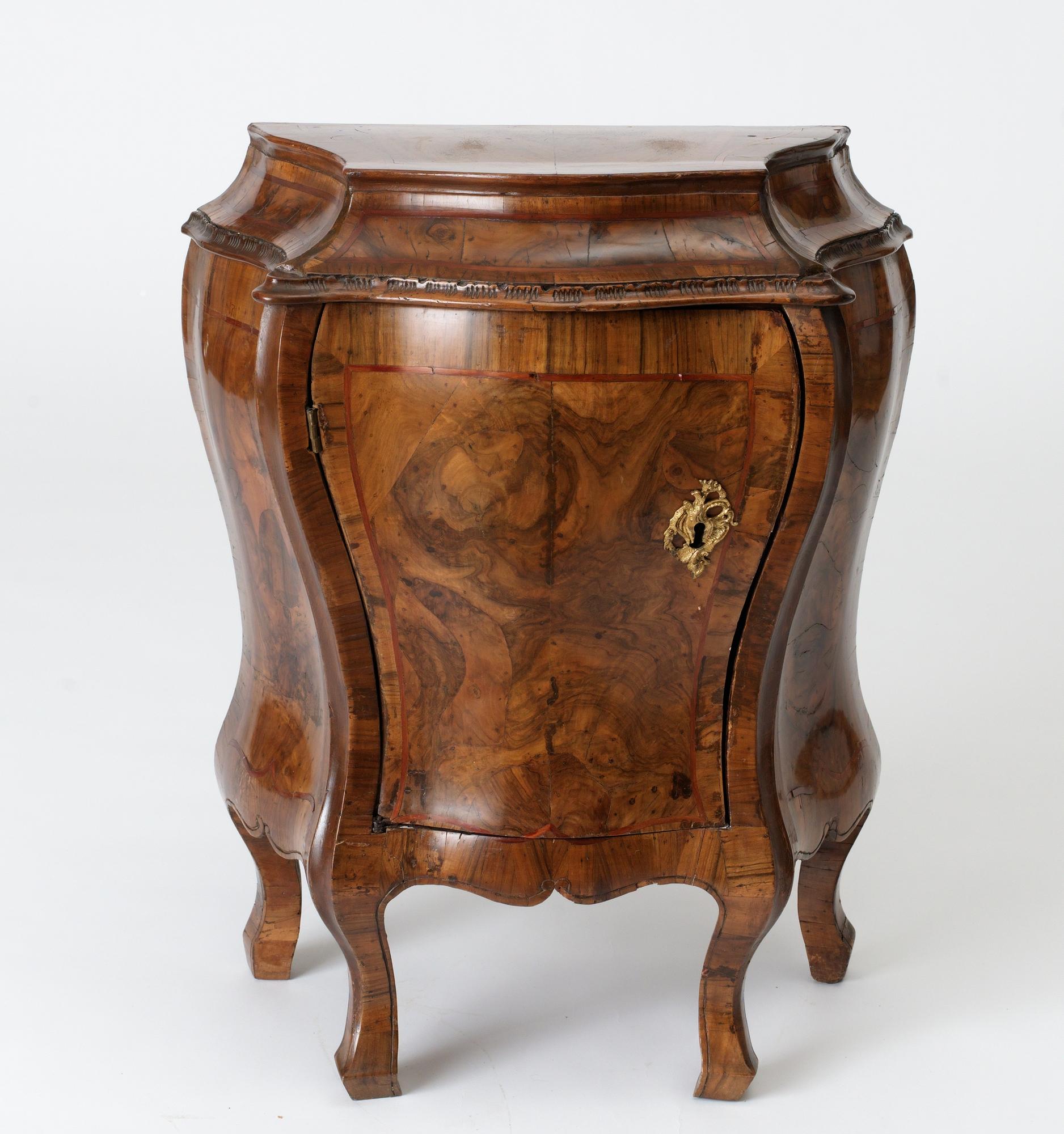 POTTSKÅP, 1700-talets andra hälft. Italien.