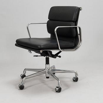 CHARLES & RAY EAMES, kontorsstol, "EA 217 Soft Pad Chair", Vitra.