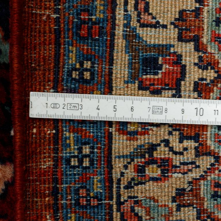 A carpet, oriental, ca 415 x 287 cm.
