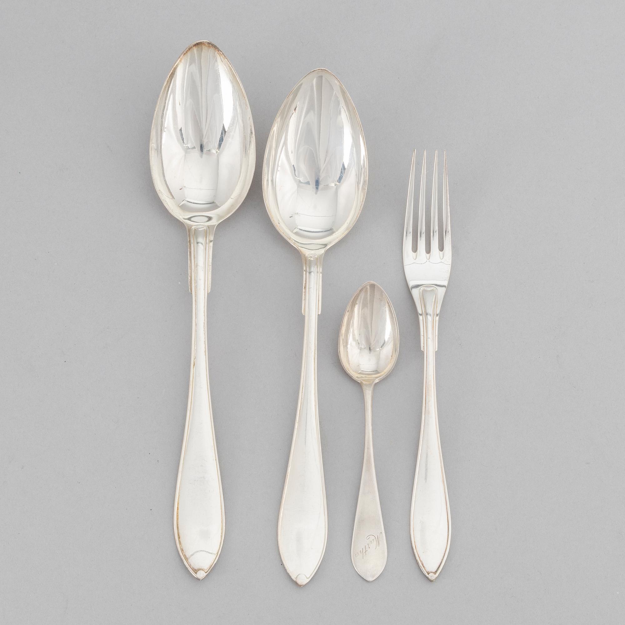 A 29 piece silver cutlery, model 'Svensk spets' and similar model, inclusing GAB, Stockholm, 1020-1931.