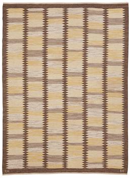 890. CARPET. "Viggen". Flat weave. 292 x 210,5 cm. Signed SH BK.