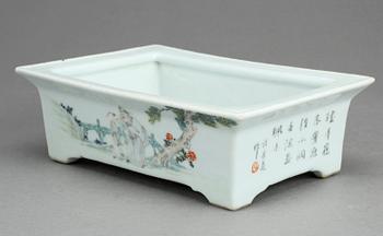 BLOMSTERFAT / SKÅL, porslin, Kina, 1800-tal.