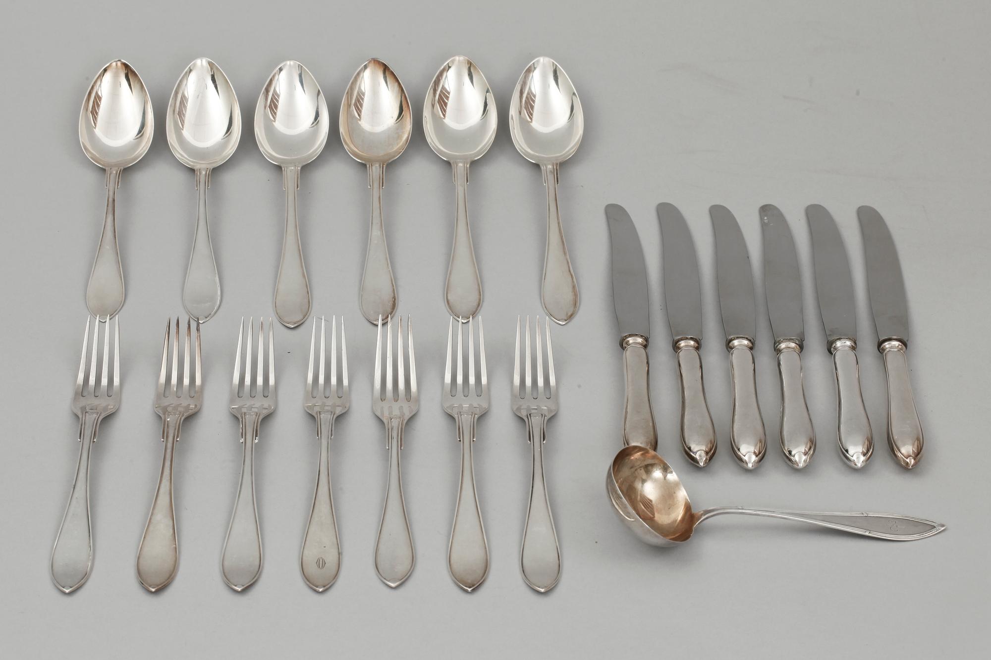 BESTICK, 20 delar, "Svensk spets" div. mästare, 1900-talets första hälft, bl a G.A.B. 1200 g inkl stålblad.