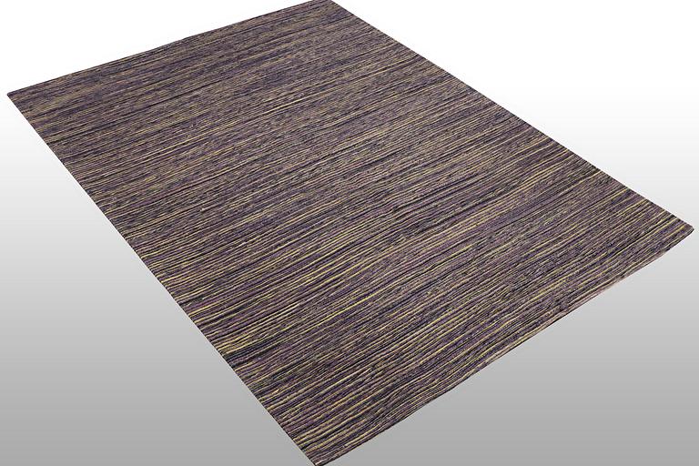 An oriental flat weave carpet, c. 224 x 161 cm.