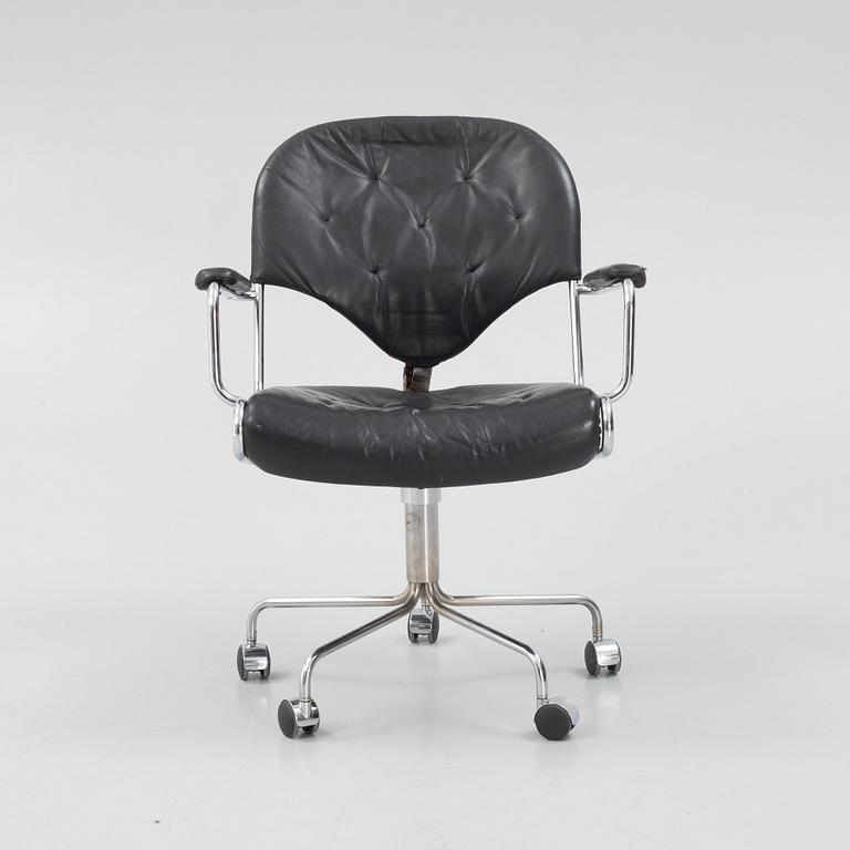 Sam Larsson, a 'Sam' desk chair by Dux.