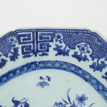 A pair of blue and white serving dishes, Qing dynasty, Qianlong (1736-95).