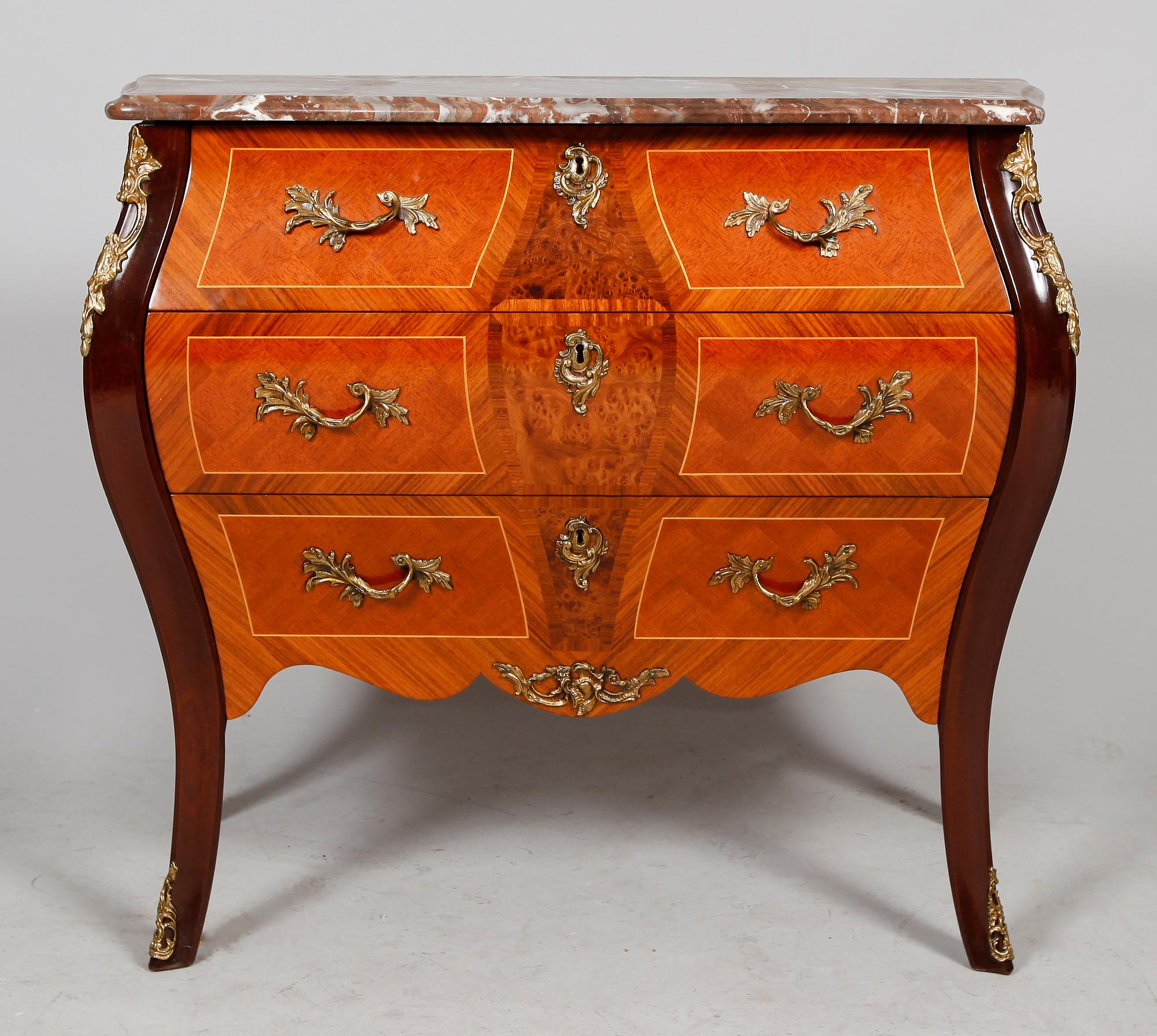 BYRÅ, rokokostil, 1900-talets andra hälft.