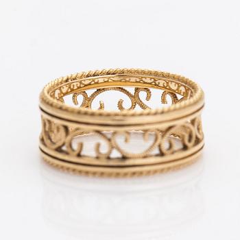 Kalevala Koru, an 18K gold 'Filigree' ring.