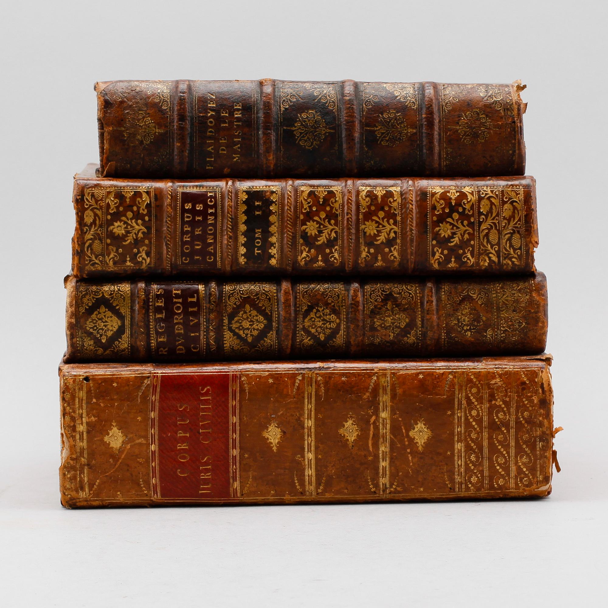 LIKÖRSCHATULL, i form av böcker, 1900-talets första hälft.