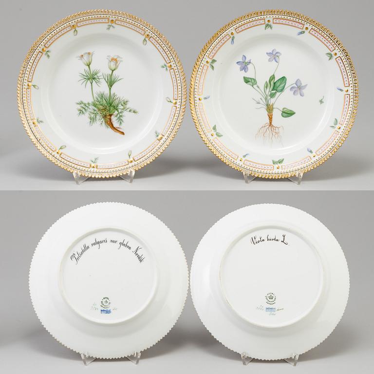 A set of five porcelaine Royal Copenhagen "Flora Danica" plates model #3550.