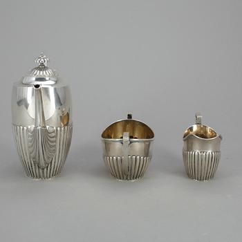 KAFFESERVIS, 3 delar, silver, CG Hallberg, Stockholm, 1909. Vikt ca 1237g.