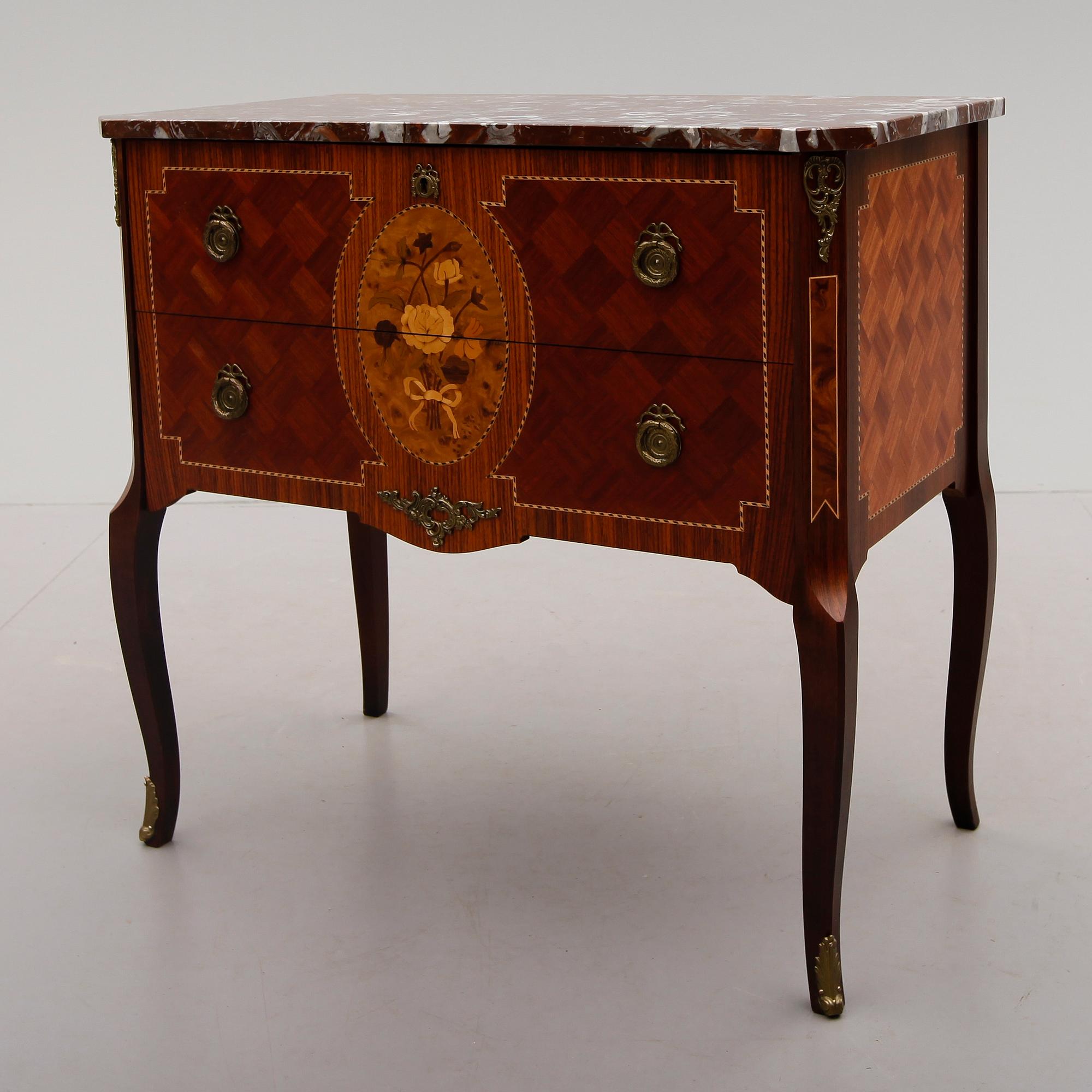 BYRÅ, gustaviansk stil, 1900-talets mitt.