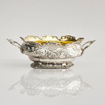 A Prussian 18th century parcel-gilt silver monteith bowl, mark of Gottfried Nöffel (Neffel), Königsberg, Prussia 1771.