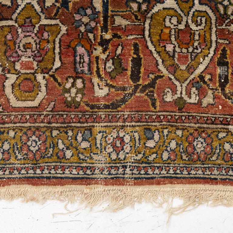 Rug, antique Isfahan, central Isfahan, c. 209 x 143 cm.