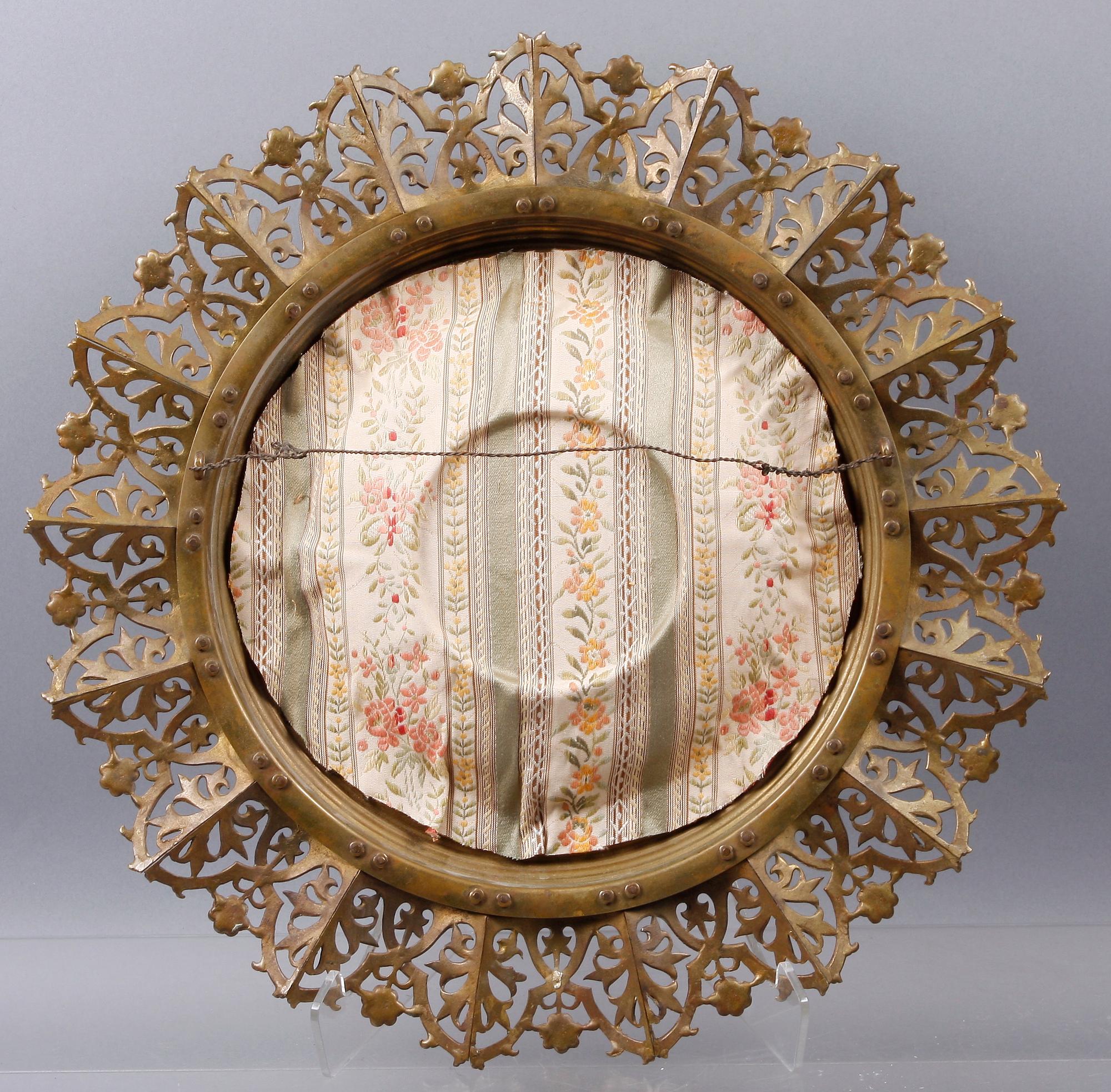 VÄGGPLAKETTER, 2 st, porslin och mässing. Renässansstil, 1800/1900-tal.