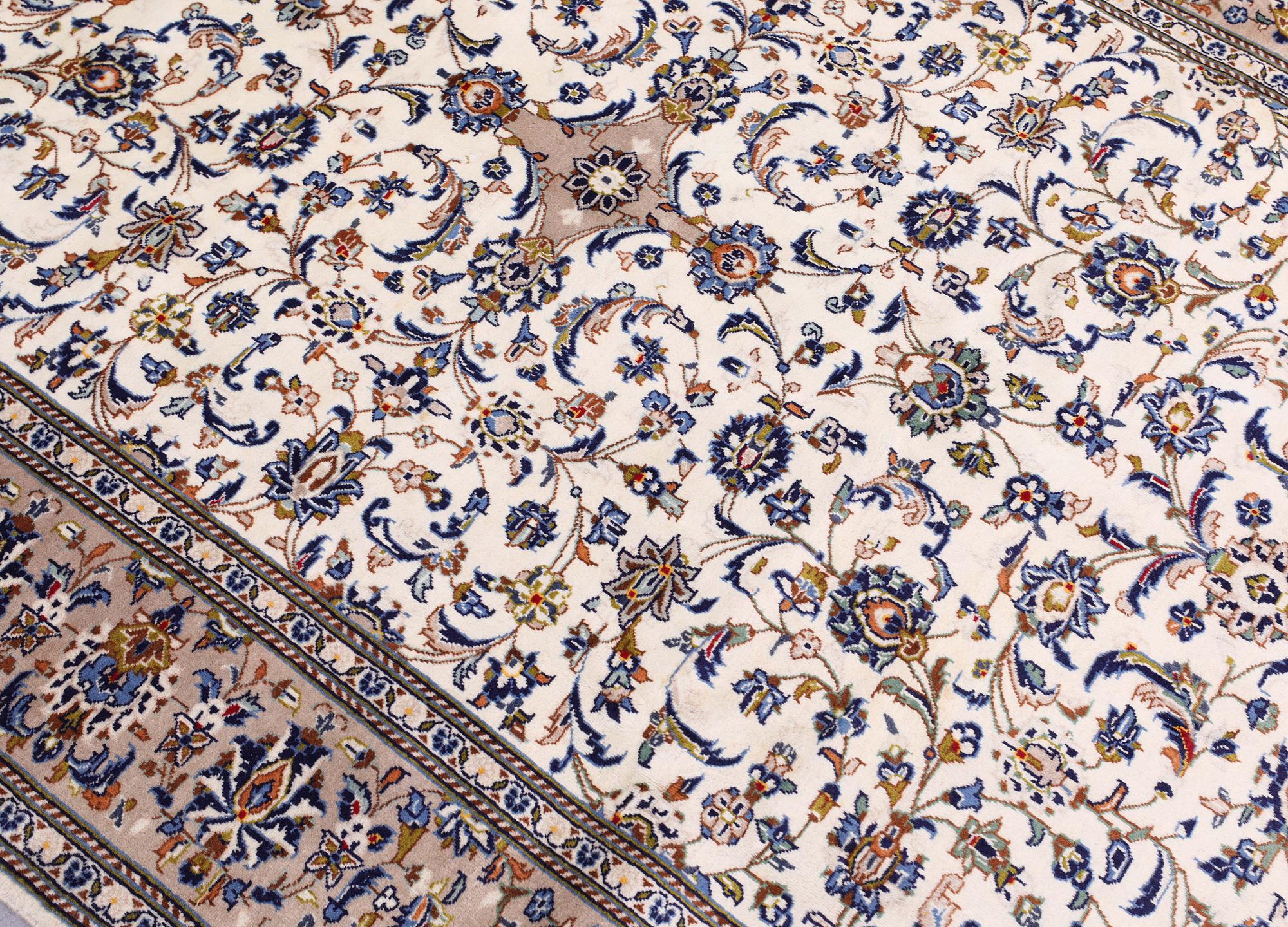 A carpet, Keshan, 292 x 197 cm.