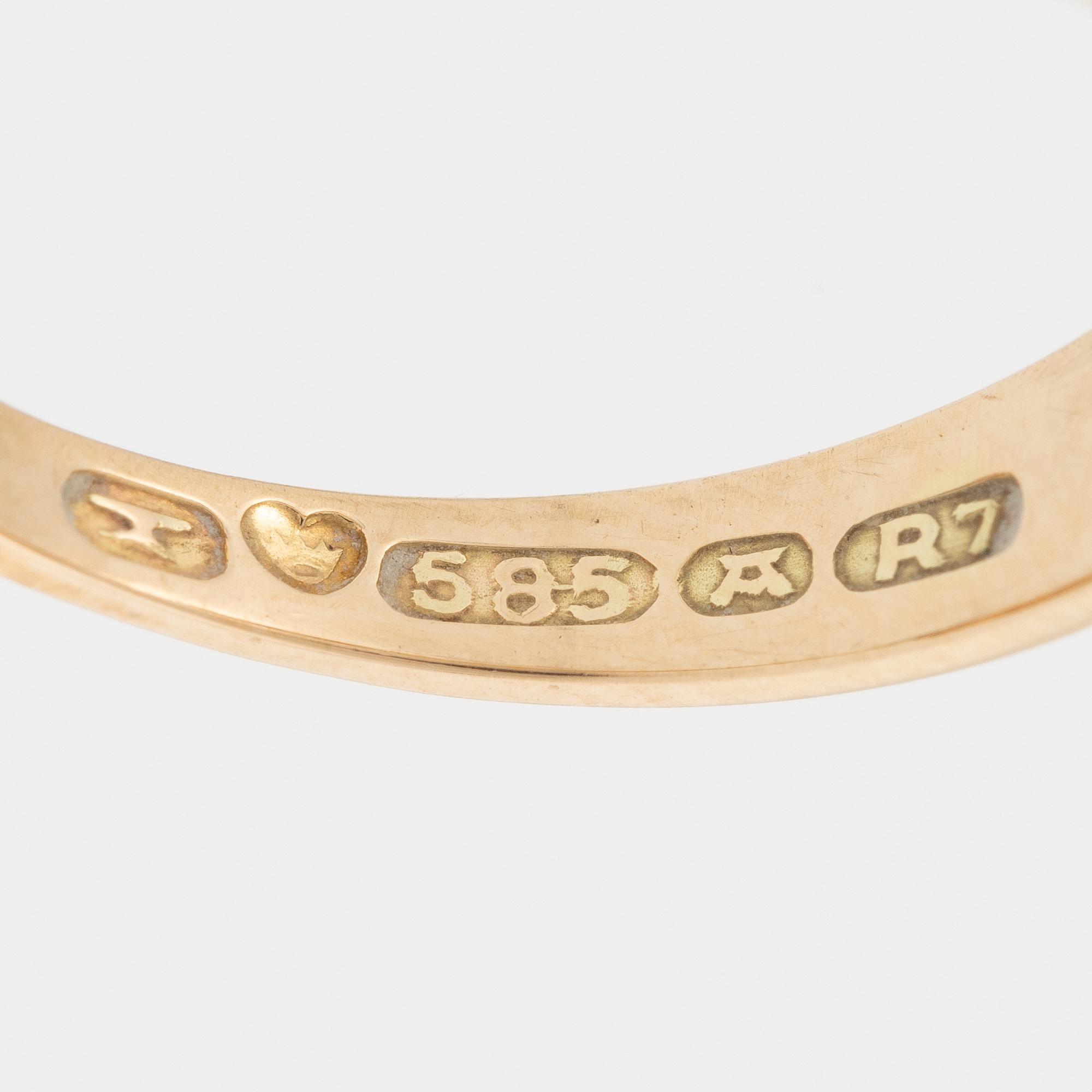 Ring 14K guld med odlade pärlor och en åttkantslipad diamant.