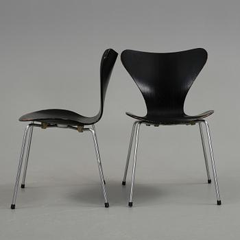 STOLAR, ett par, "Sjuan", Arne Jacobsen, Fritz Hansen.