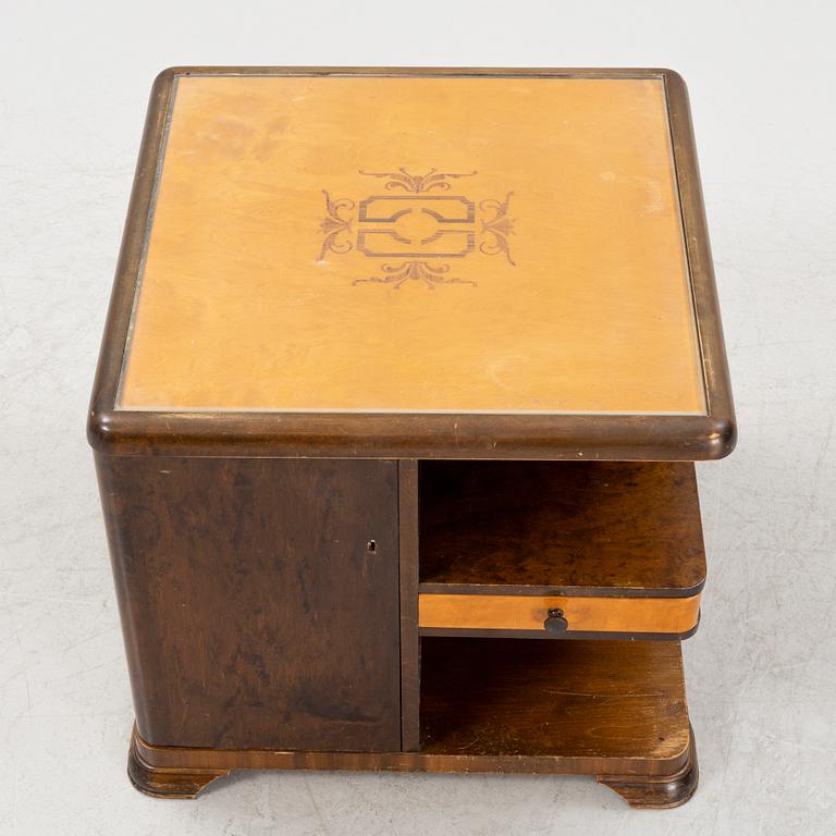 A birch wood veneered side table, 1930's/40's.