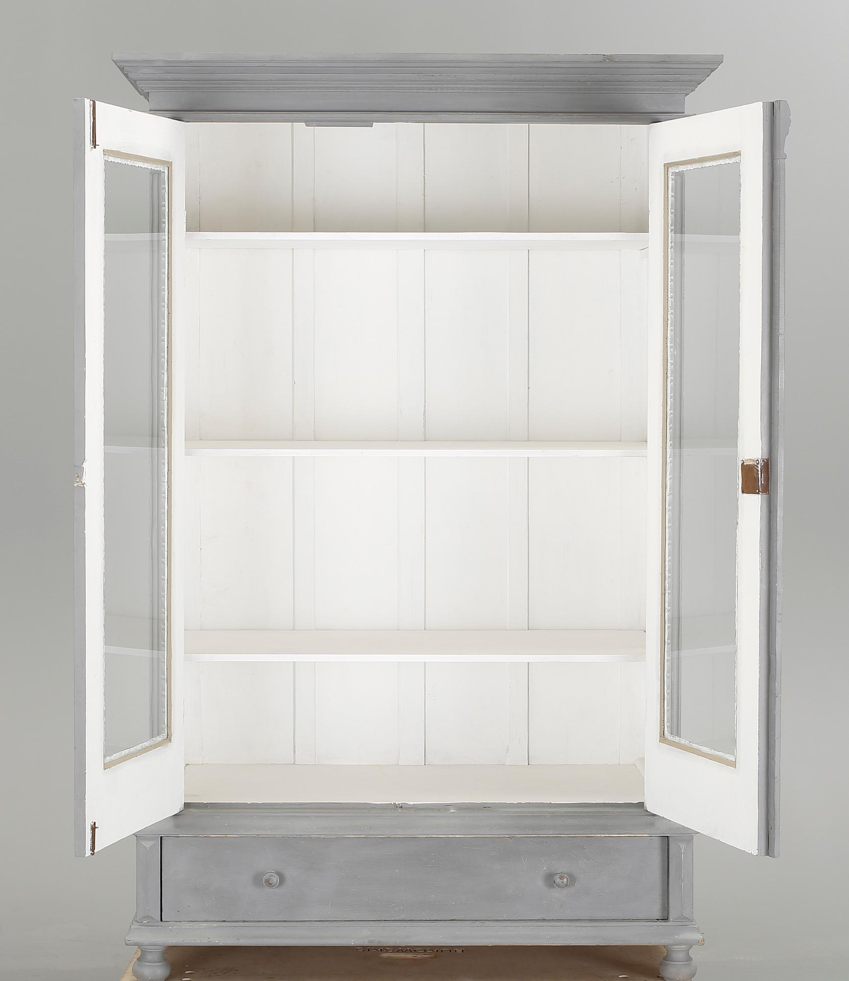 VITRINSKÅP, 1900-talets början.