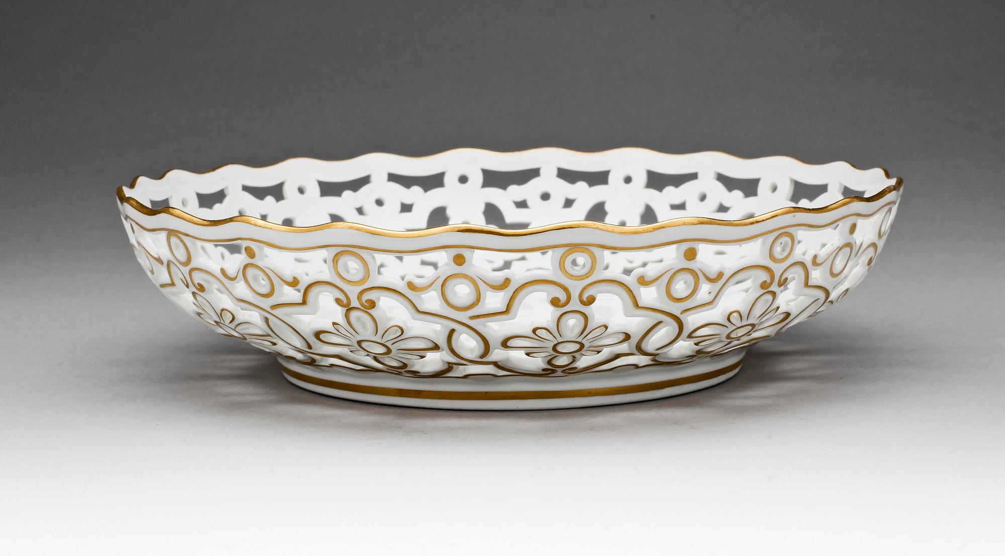 SKÅLFAT, porslin, Meissen, genombrutet bräm, 1900-tal.