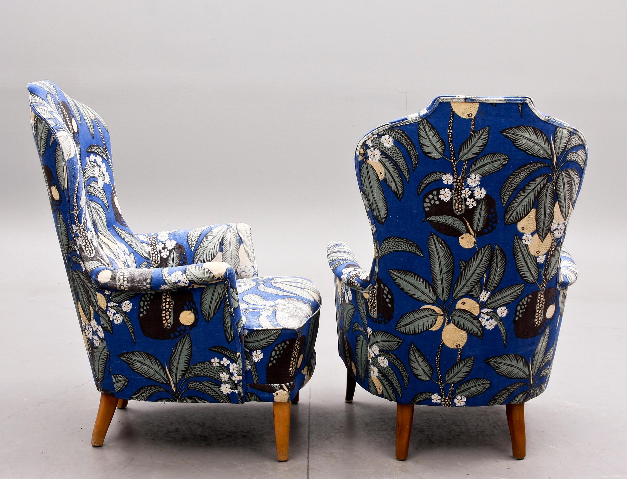 FÅTÖLJER, ett par, "Farmor", Carl Malmsten, en etikettmärkt.