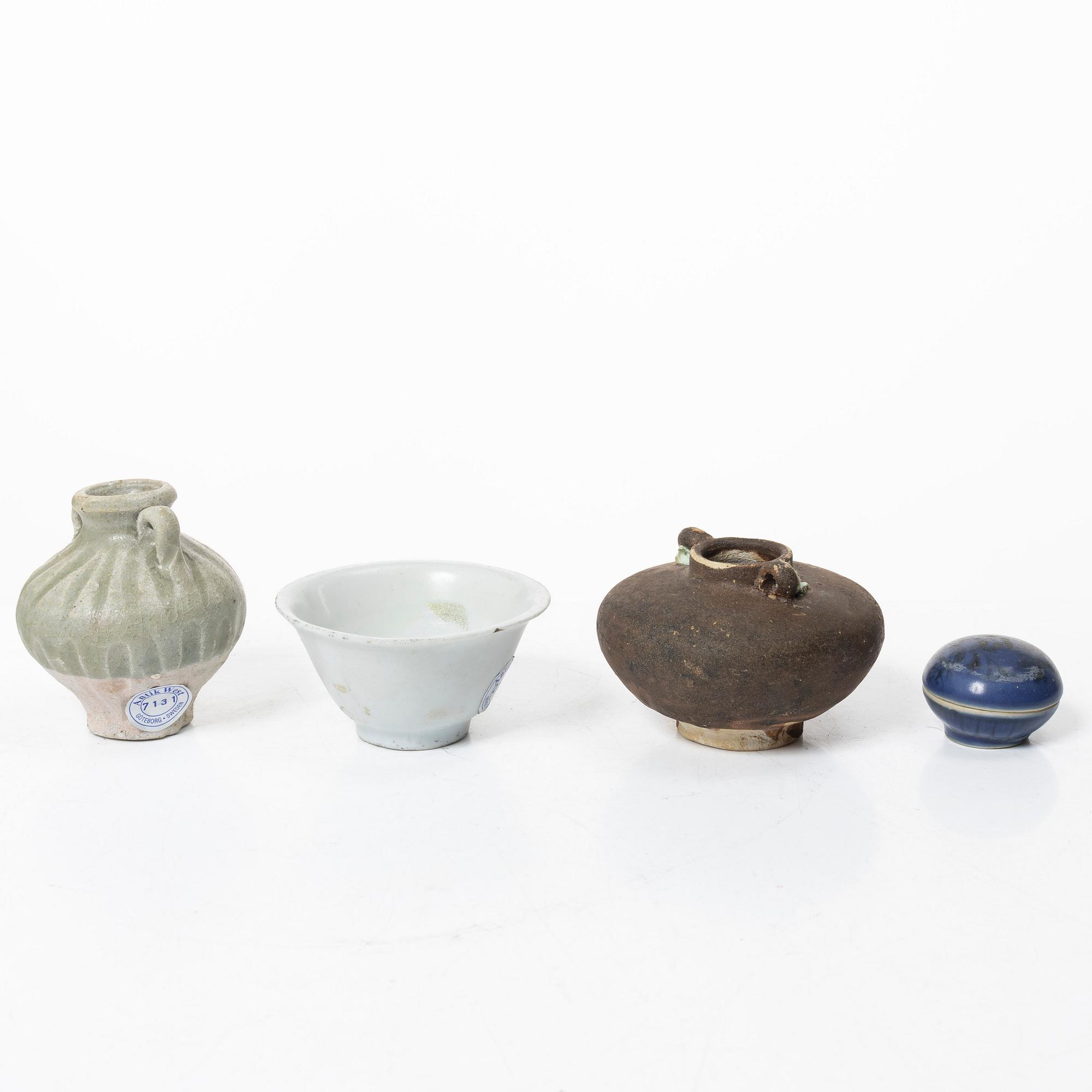 Four ceramic shipwrecked pieces, China, 15th century and 17th century.