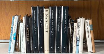 Louise Lyberg's reference library pertaining to applied art.