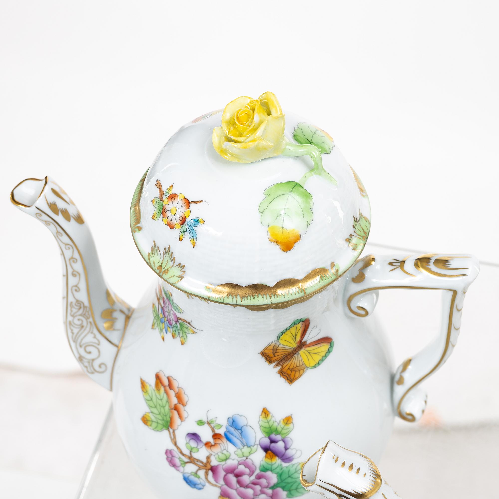 Mat-, kaffe- och teservis, 111 delar, "Queen Victoria", Herend, Ungern.