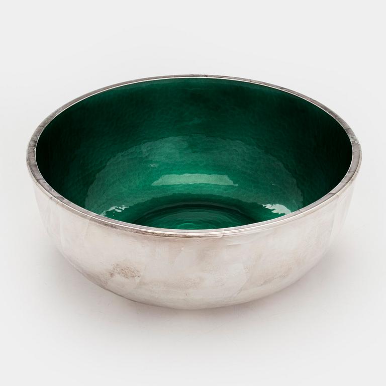 A. Tillander, skål, sterlingsilver och emalj. Helsingfors 2005.
