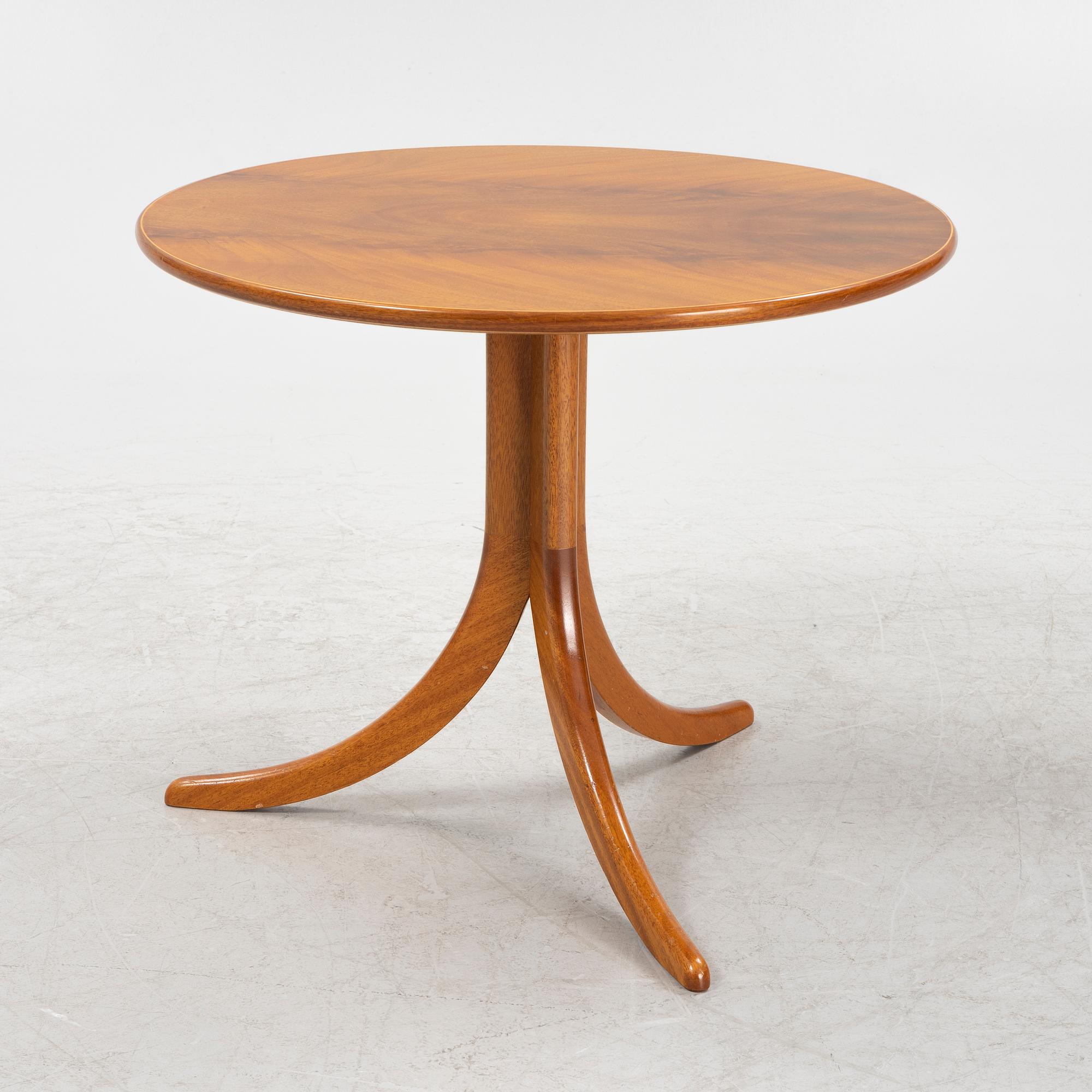 A Josef Frank model 1028 table, Firma Svenskt Tenn.