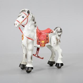 TRAMPHÄST, 1900-talets mitt.