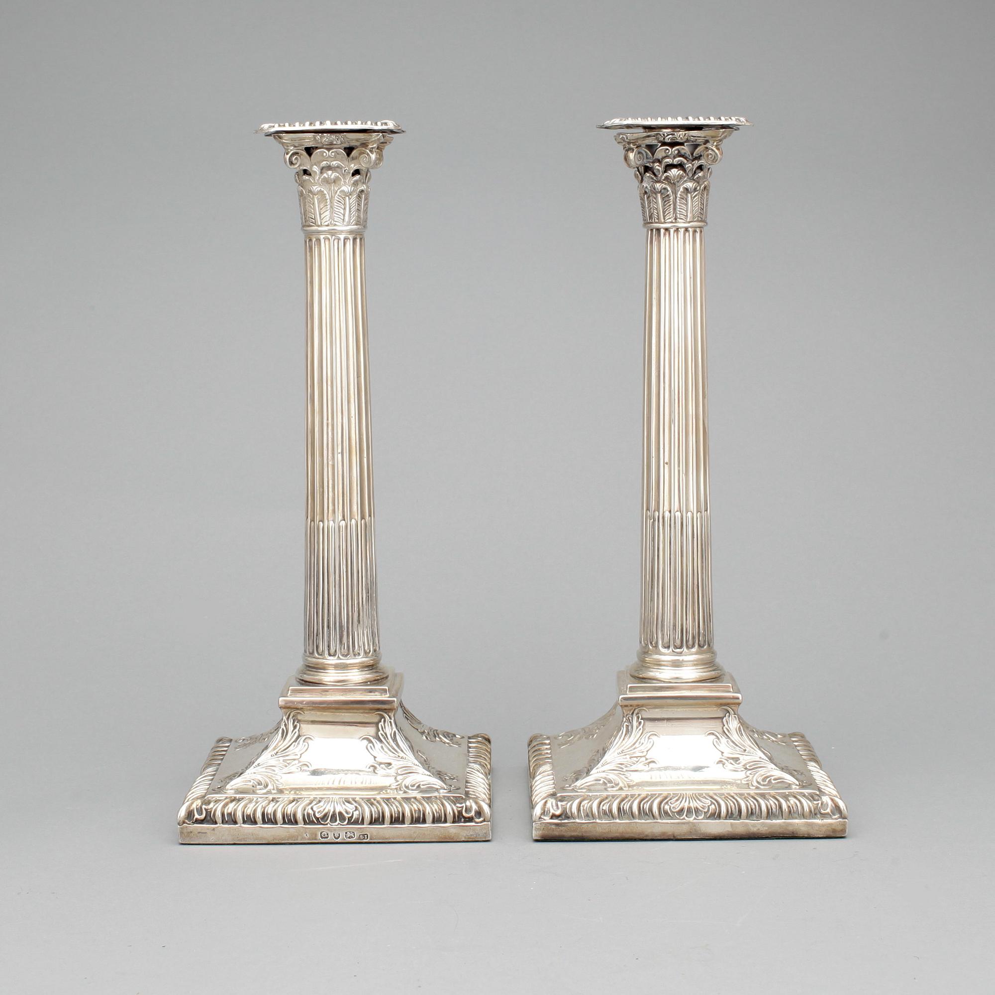 LJUSSTAKAR, ett par, silver, okänd mästare (S I), London, 1771.