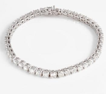 1156. A 9.40 ct brilliant-cut diamond bracelet.