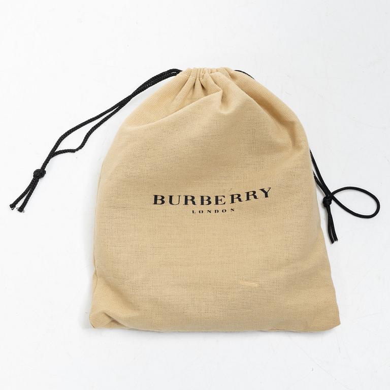 Burberry, väska samt plånbok.