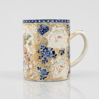 Mugg, porslin, Kina, Qianlong (1736-95).