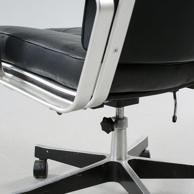 A 1970/80s office chair by Karl Erik Ekselius.