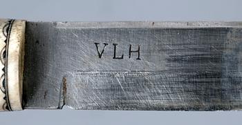 KÄPP SAMT KNIV, horn , trä, samearbeten. En sign VLH. Troligen 1900-talets första hälft.