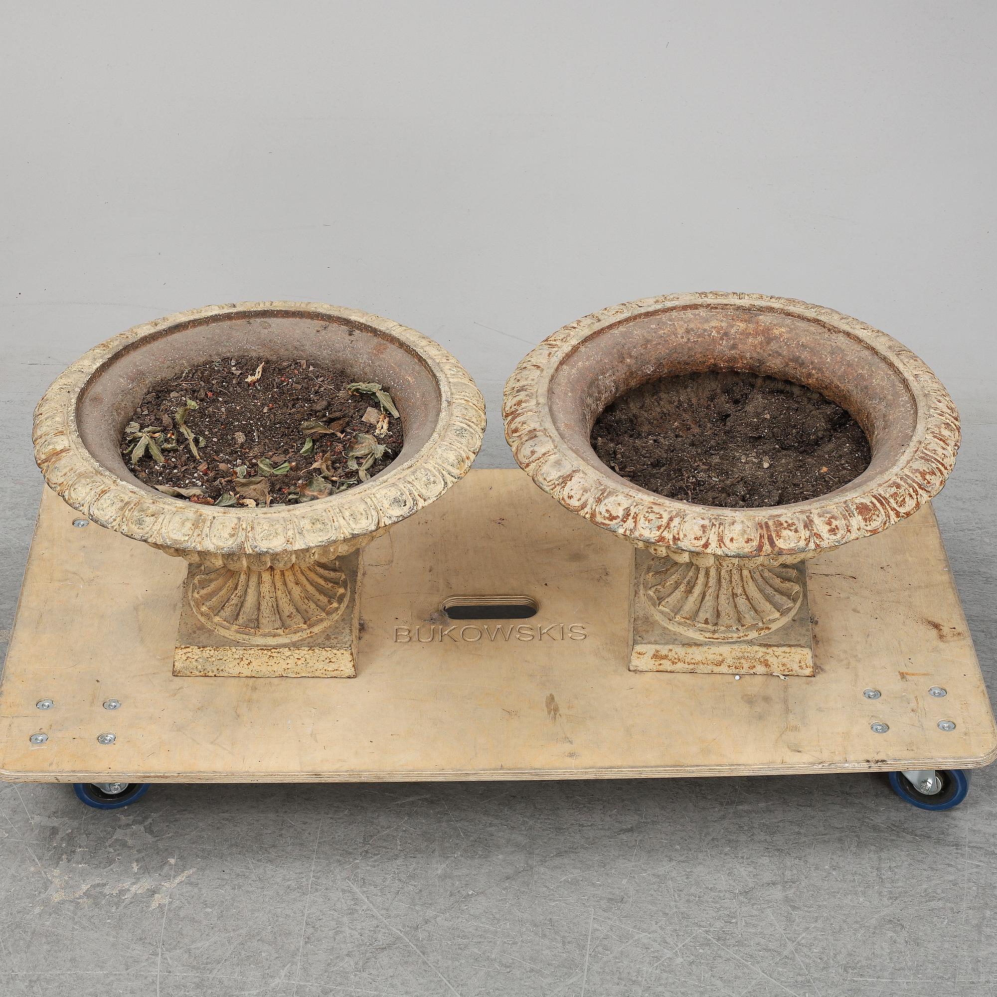 A pair of cast iron plat pots.